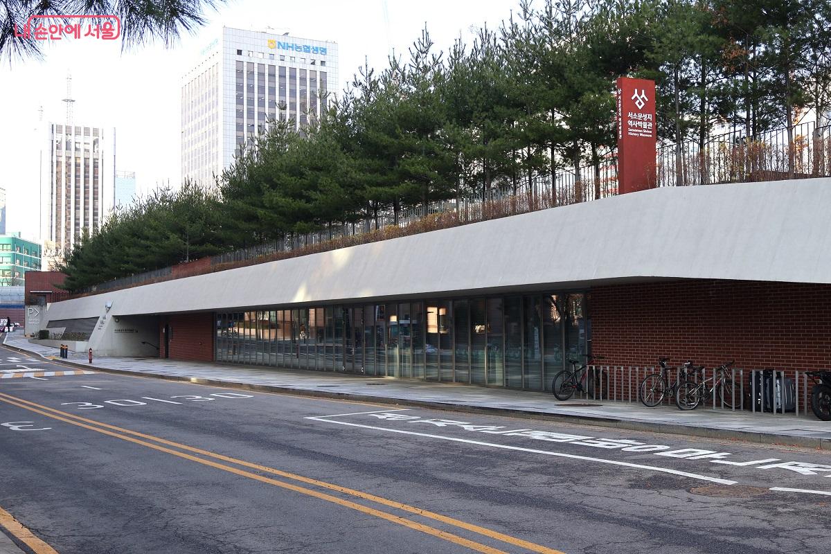 100만 장의 붉은 벽돌로 구축된 서소문성지역사박물관 &copy;김대진