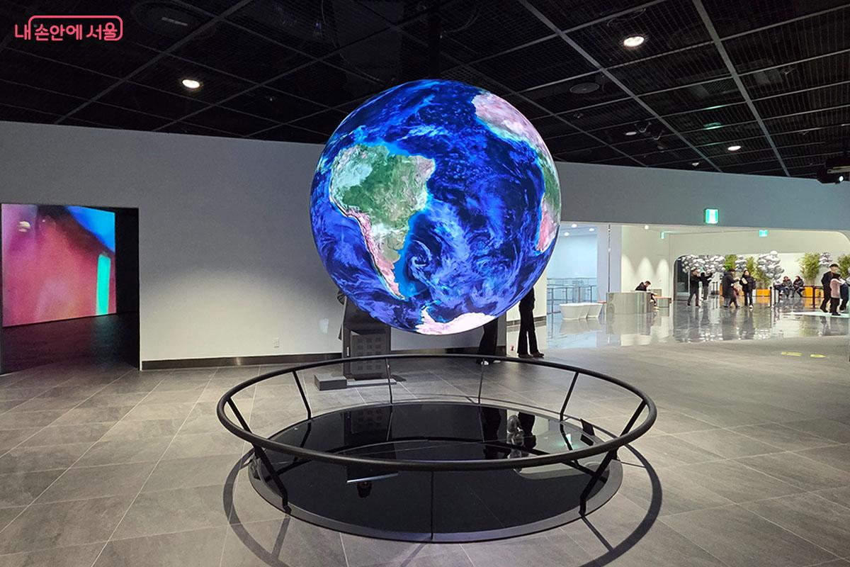 내친구서울 2관의 '미디어 스피어’ ©이다현