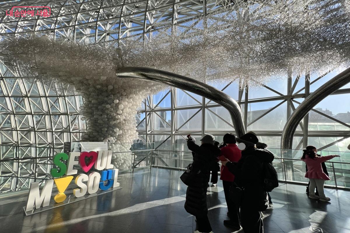 통통투어에 참여하면 작품 전체를 조망할 수 있다. ⓒ박지영