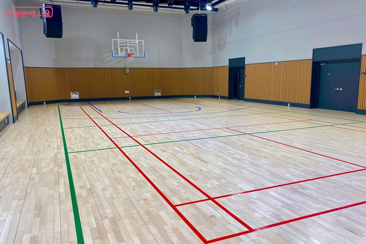 다목적 강당 ⓒ전세계