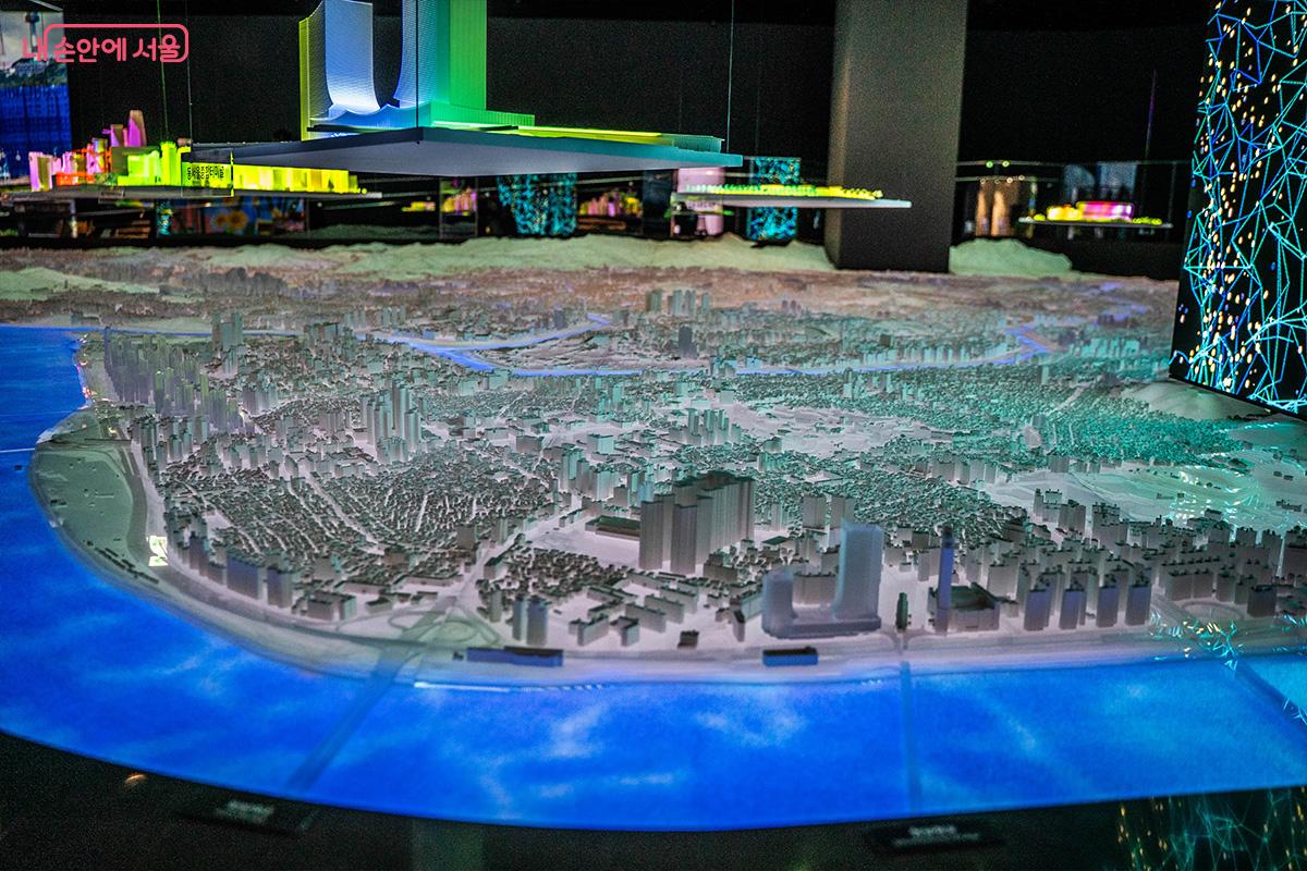 서울을 축소한 모형 전시물 일부 Ⓒ최승훈