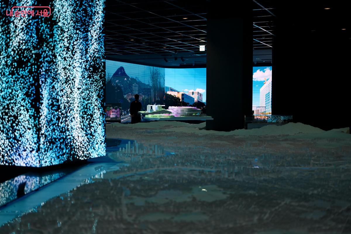 1700:1의 축척으로 소형화된 서울을 한 눈에 볼 수 있다.