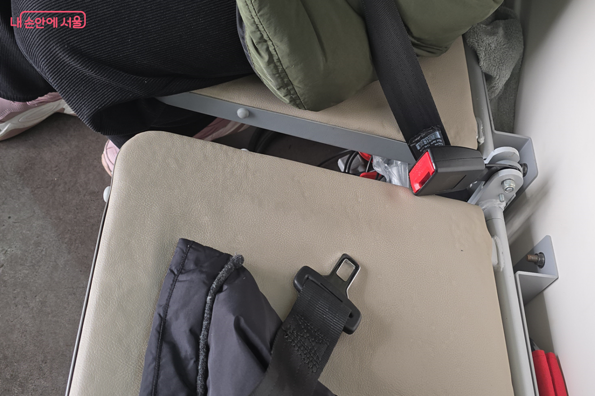 안전을 위해 입석 금지, 안전벨트는 필수! &copy;최윤정