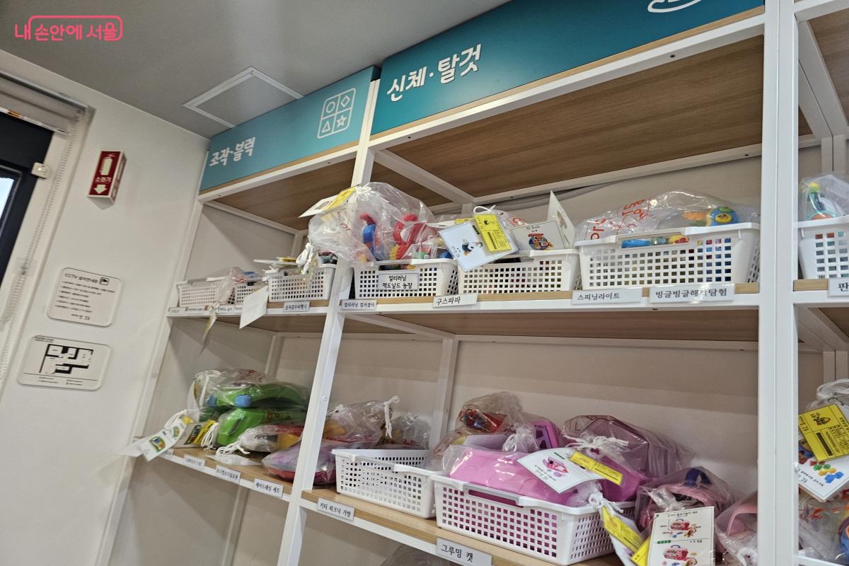아이 연령대별로 다양한 장난감이 있다. &copy;염지연