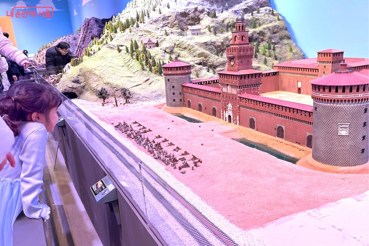 성을 공격하는 공성전의 모습도 재현해 놓아 신기하다. ©서지희