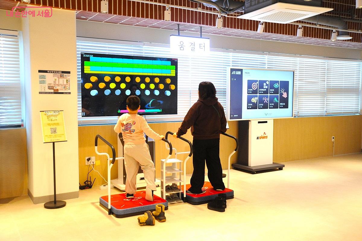 움직일수록 즐거운 ‘AR 스포츠존’인 ‘움결터’ ©조수봉