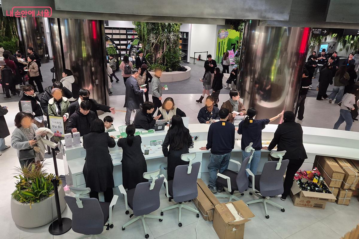 &lsquo;내 친구 서울, 서울갤러리' 는 미래 서울과 세계 도시로서의 서울을 만나는 복합문화공간으로 거듭났다.