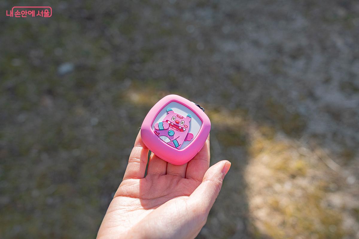 5종 중 선택한 해치. 귀여운 디자인으로 일상 소품에 제격이다. ©김지연