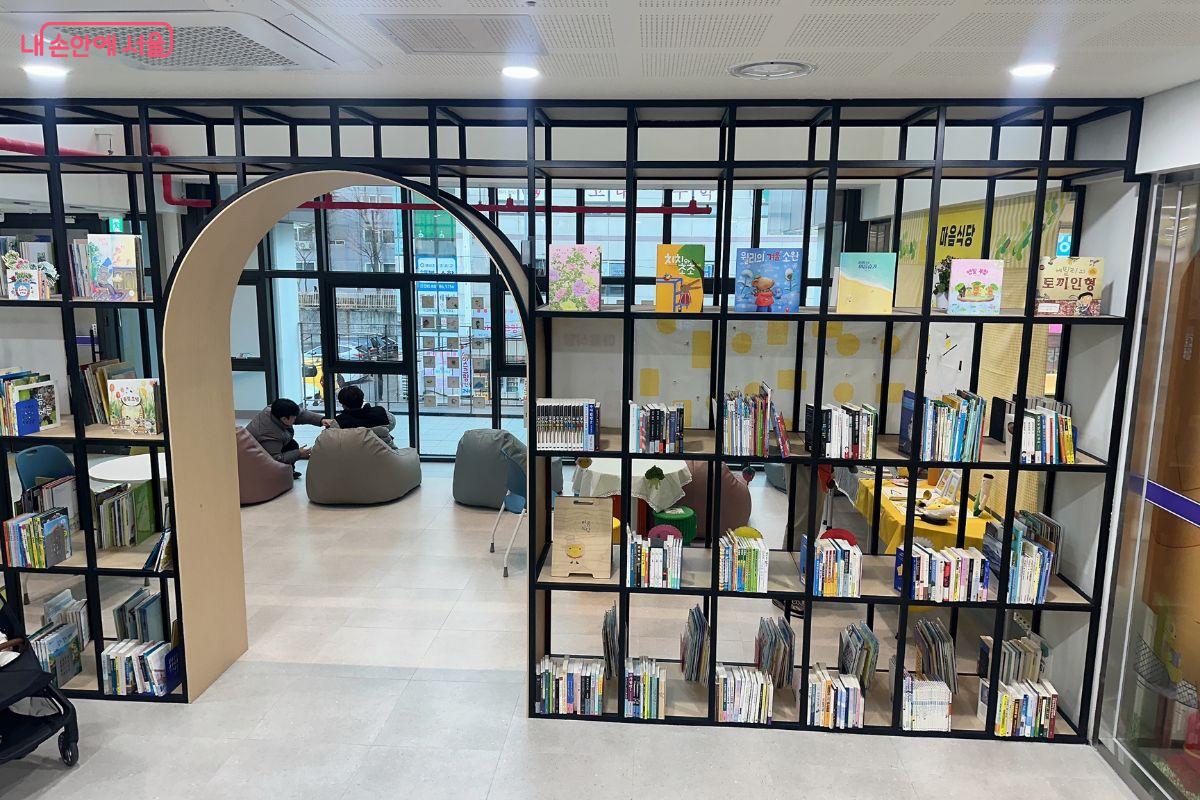 누리쉼터에서 편안하게 쉴 수 있다.&copy;김재형