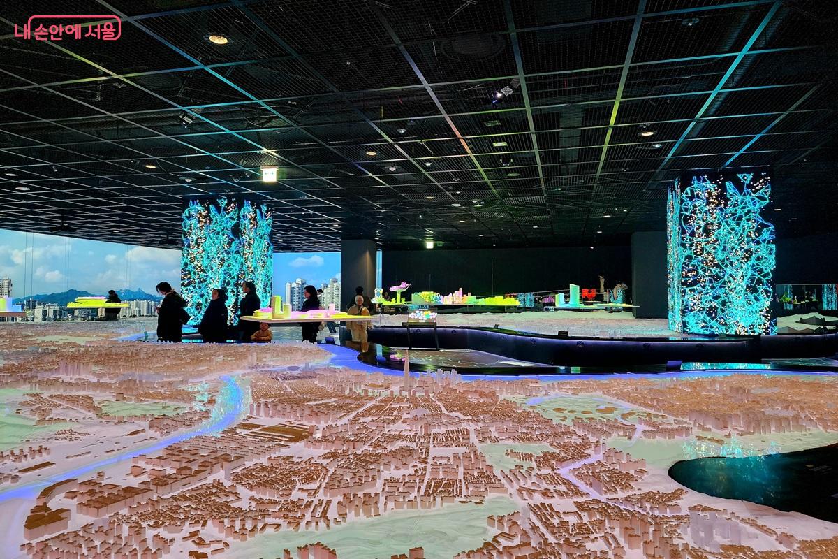 1600:1 스케일로 축소된 서울시 전체 지도 모형 ⓒ김윤화