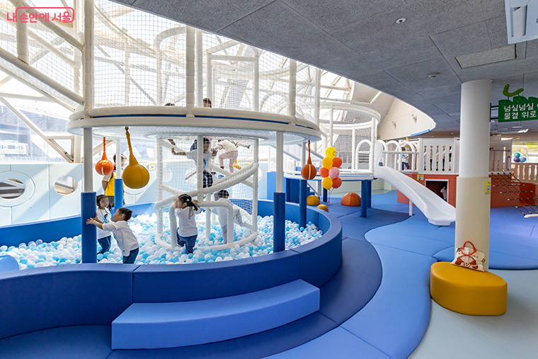 서울시는 설 연휴 동안 &lsquo;서울형 키즈카페&rsquo;를 운영하고, 9일, &lsquo;서울형 키즈카페머니&rsquo;를 발행한다. 