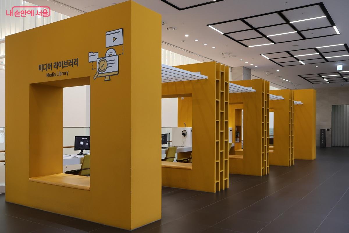 디지털 매체를 통해 지식을 습득하고 문화를 향유하는 미디어 라이브러리 &copy;김대진