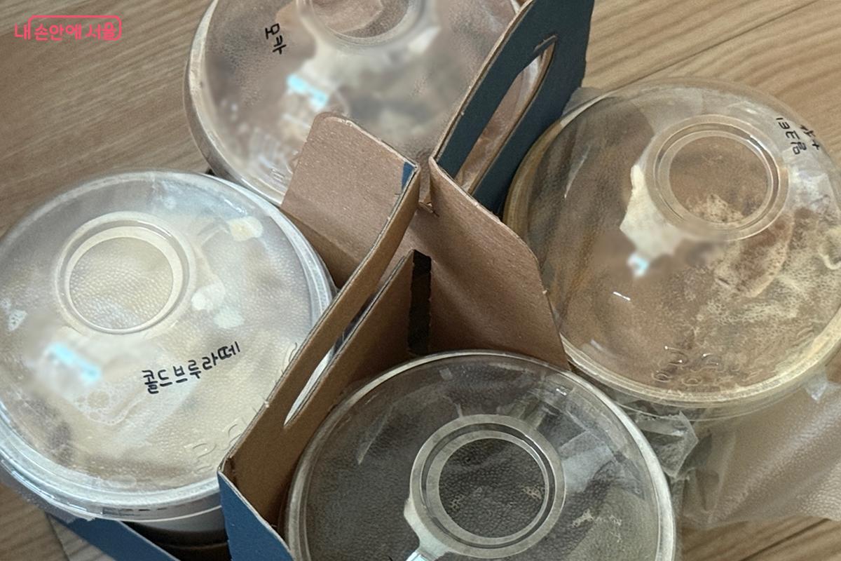 '땡겨요' 앱으로 주문한 단골집 커피 &copy;임윤아