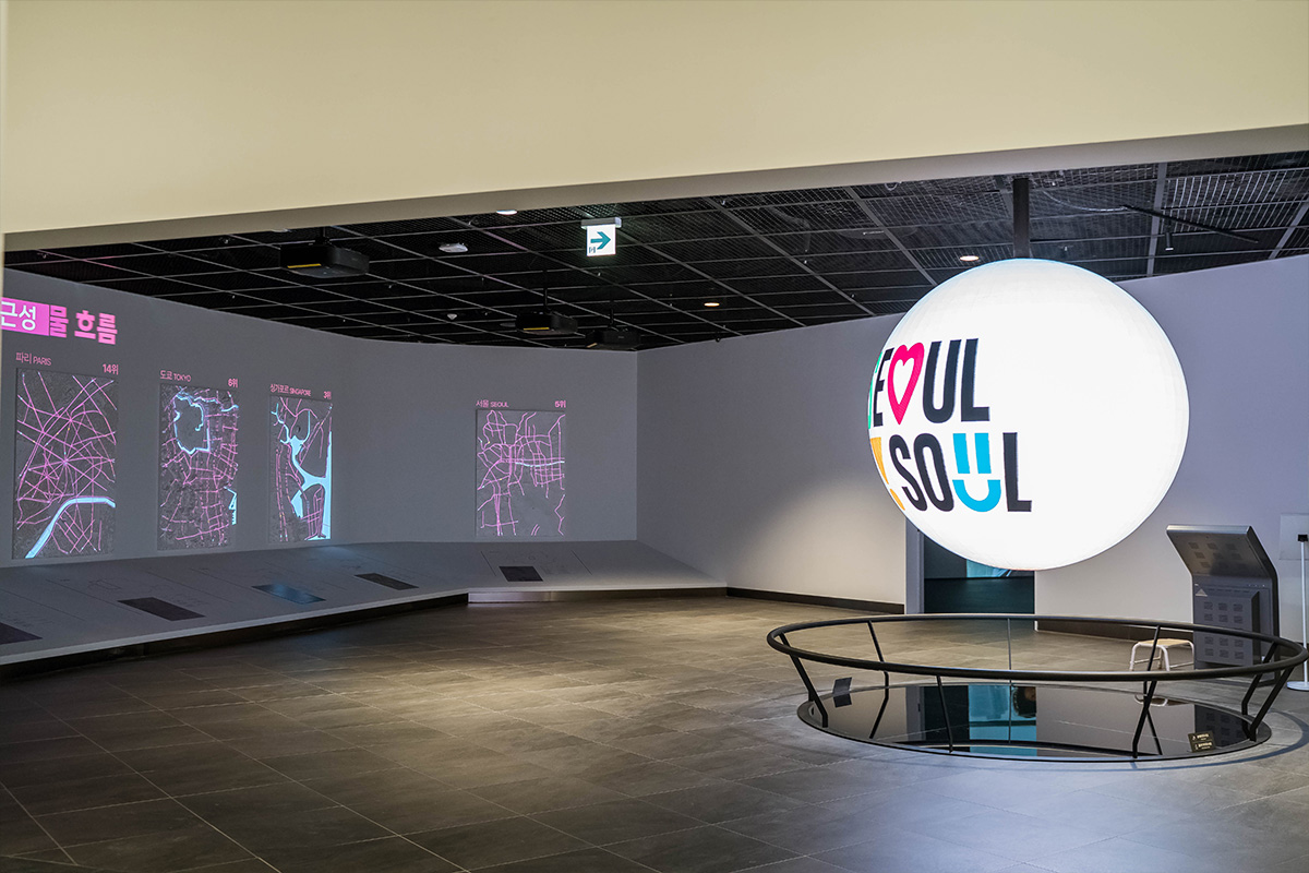 퇴근 후 떠나볼까? 시청 지하부터 미디어아트 전시까지 야간 도심 산책