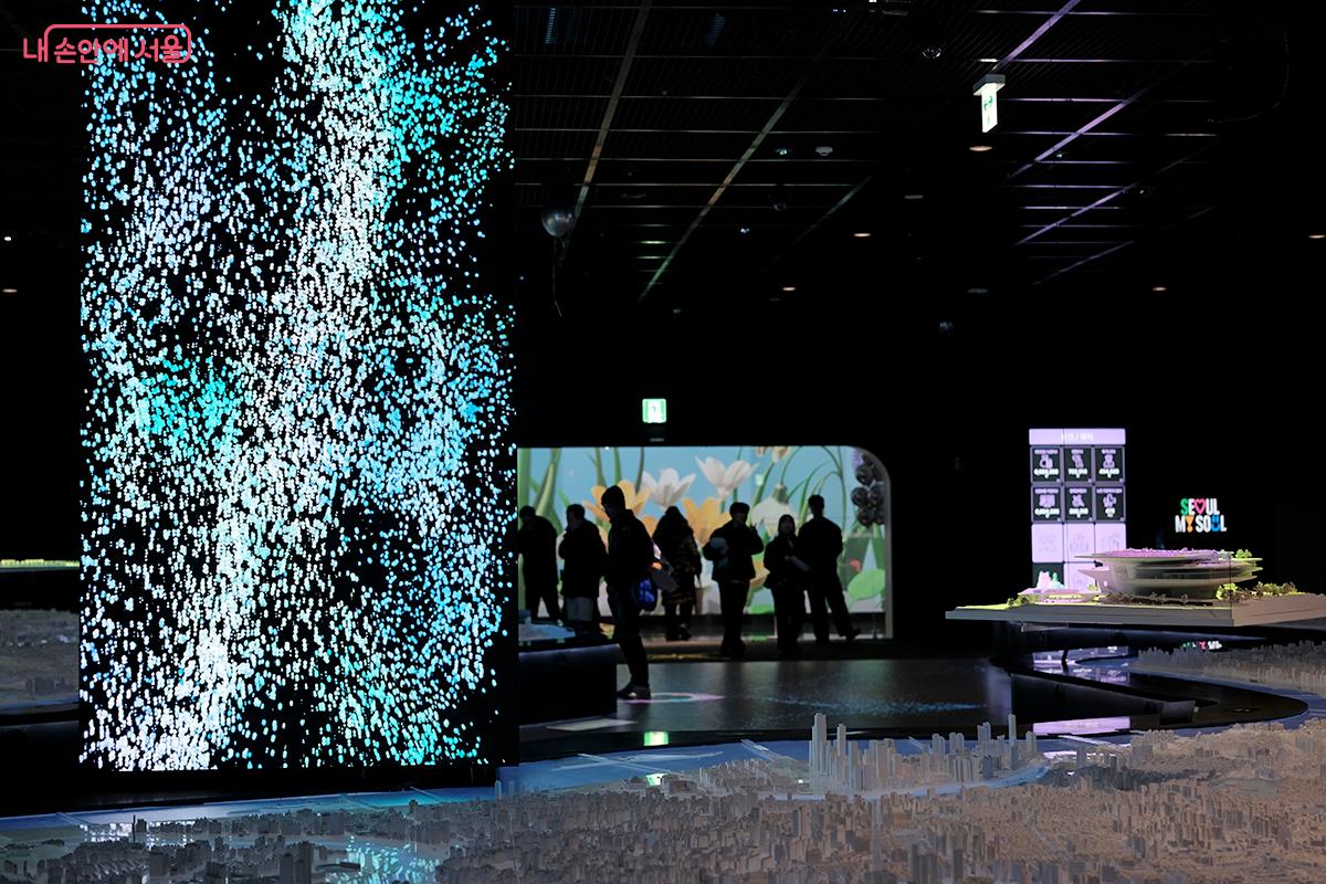 지하 1층 &lsquo;내 친구 서울 1관&rsquo;은 첨단 미디어 기술의 집약체다. &copy;김아름
