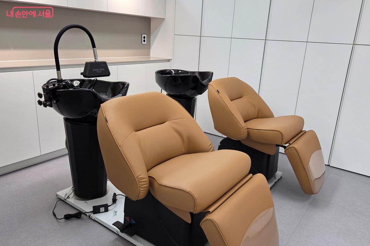 샴푸실이 마련되어 있어 헤어스타일 후 샴푸까지 가능했다. &copy;김미선