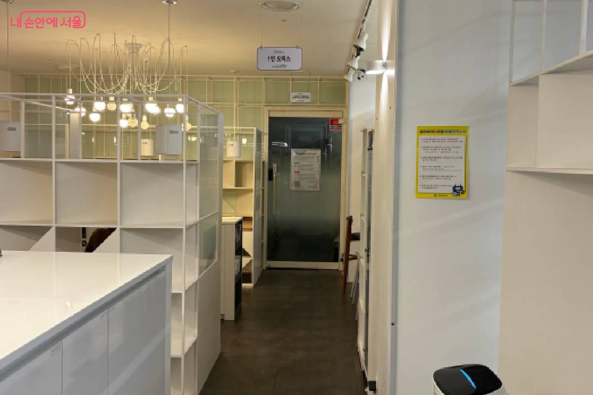 예비 창업자를 지원하는 서초창업스테이션 '1인 오피스' 공간 &copy;이양인