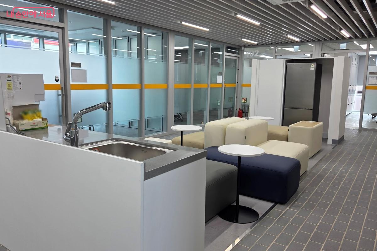 4층에는 창업보육실, 상담실 등 청년 산업 육성을 위한 다양한 공간을 조성했다. &copy;김미선