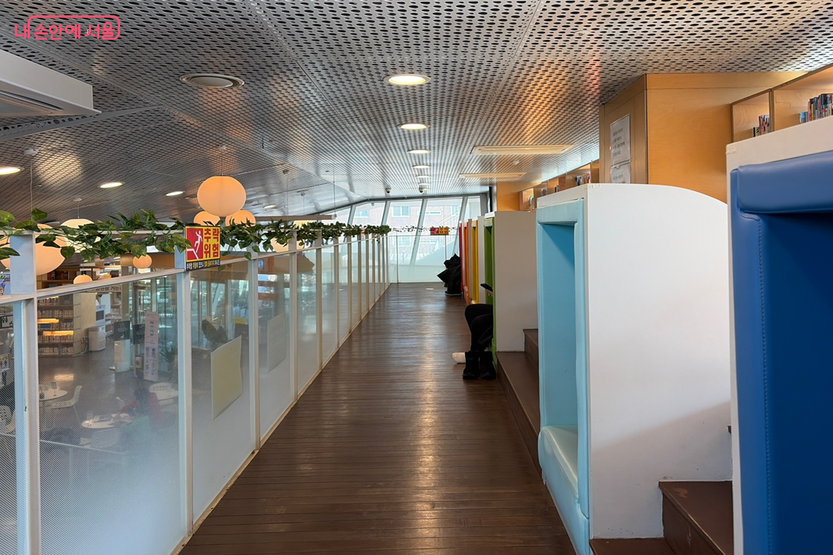 성수책마루 내부 ⓒ최재준