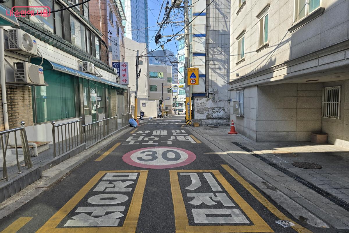 왕성교회 인근 장애인 보호구역 기종점 표시.