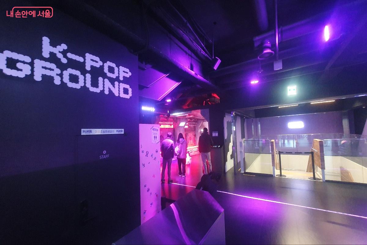 2층에 자리한 K-팝 그라운드 ©조한상