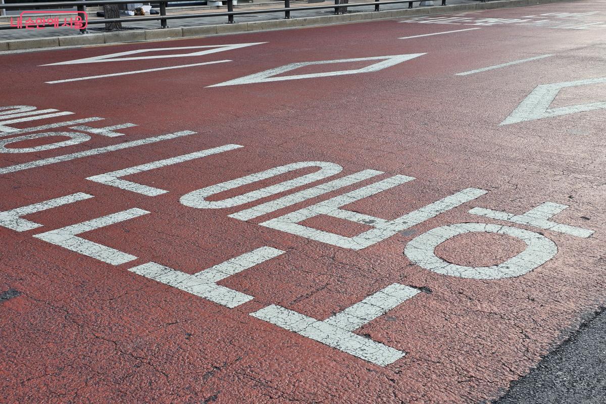 노인보호구역 노면 표시 ⓒ심재혁