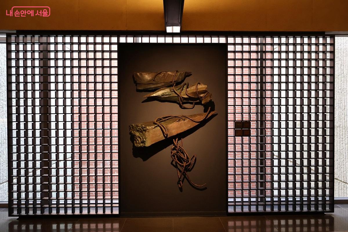 서소문 밖 순교지라는 역사적 장소성이 가진 아픔과 극복을 상징적으로 표현하고 있다. &copy;김대진