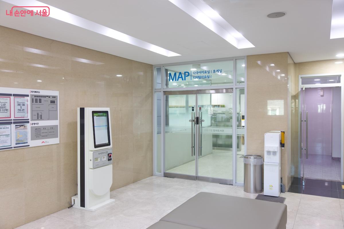 각 층의 로비공간들도 깔끔하고 쾌적하게 변신한 모습이다