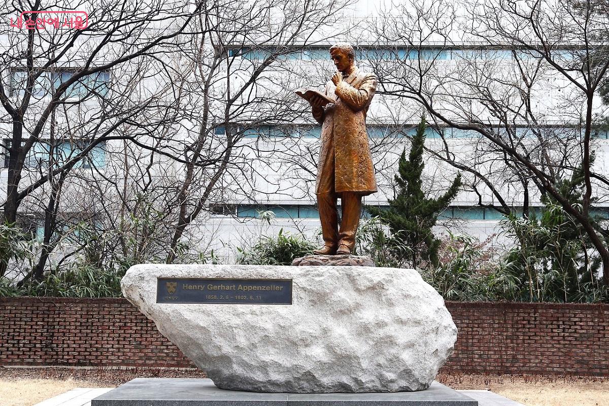 아펜젤러 선교사 동상. 한국 최초의 근대 사학을 세워 조선 청년들에게 자유와 평등의 가치를 일깨운 아펜젤러의 숭고한 뜻을 기리고 있다. ©김대진