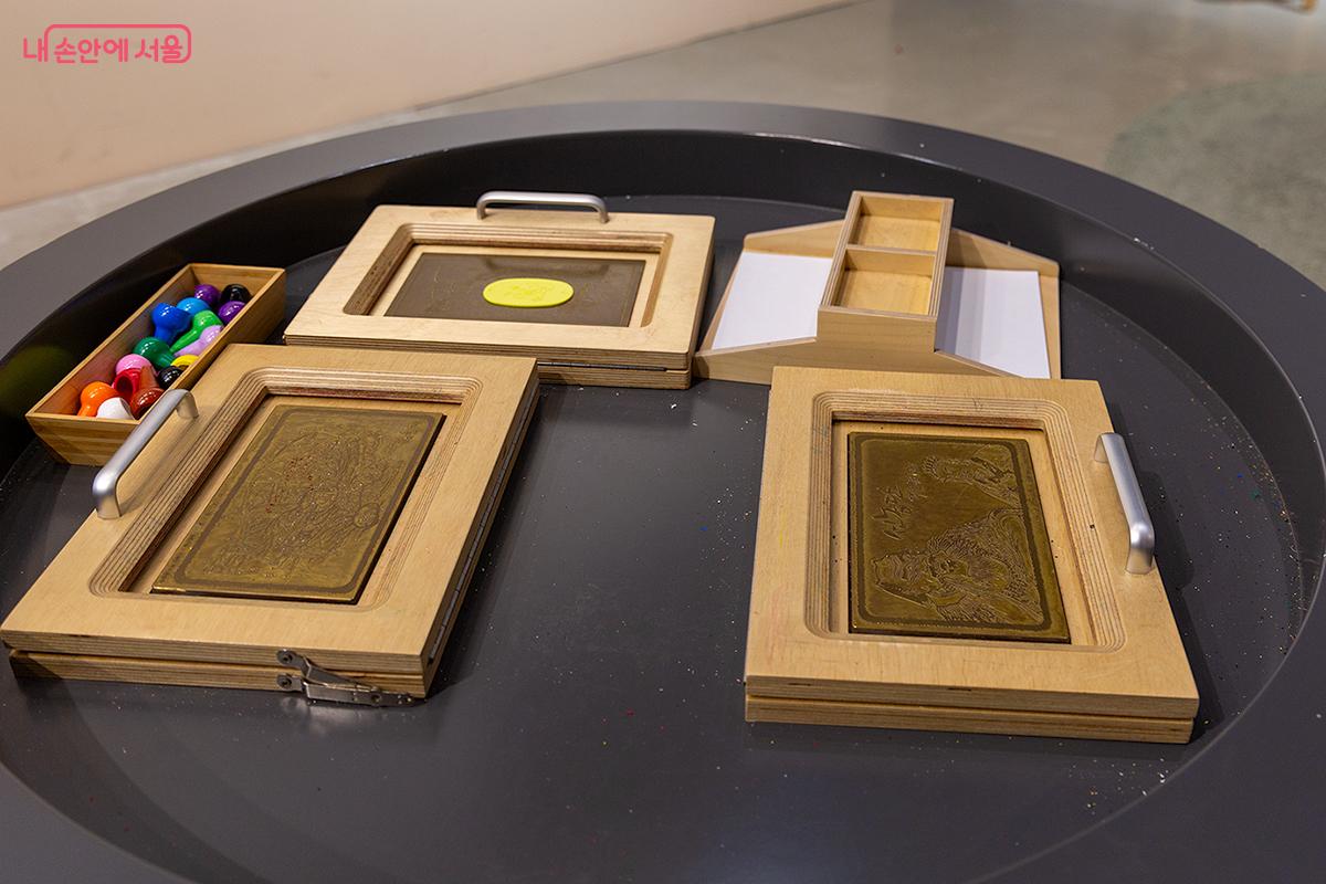 잉크와 금속이 만나는 순간, 옛 멋이 살아난다. ⓒ문청야