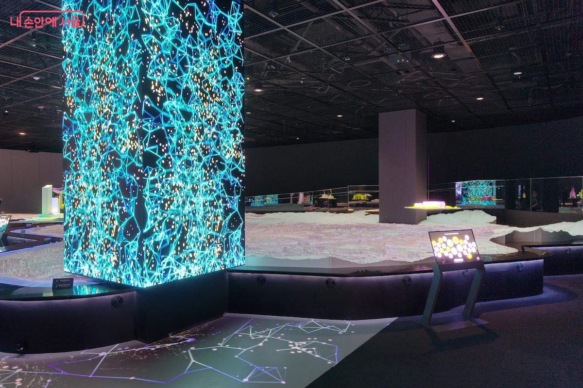 1600:1로 재현된 서울을 전시하고 있는 내친구서울관