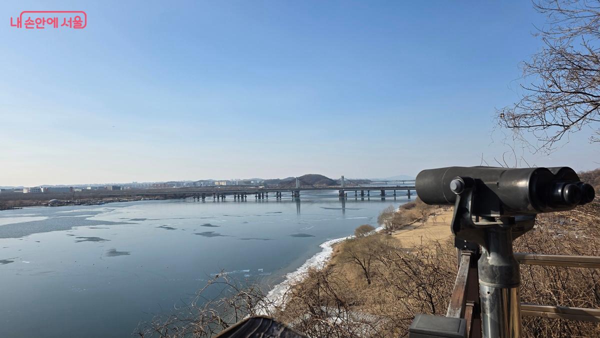 팔각정 초소 전망대에서 바라본 행주대교 한강 하류 절경 ⓒ최용수