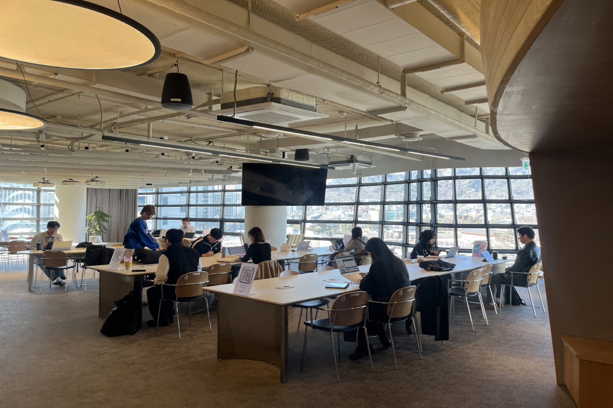 경복궁이 내려다 보이는 공유 오피스가 무료라고? 종로 '아트코리아랩'