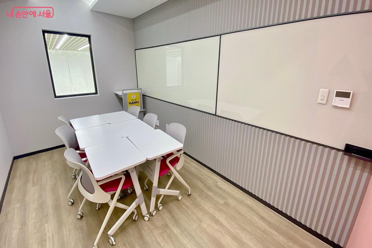 소규모로 공부하기 좋은 모임실 2 ⓒ전세계