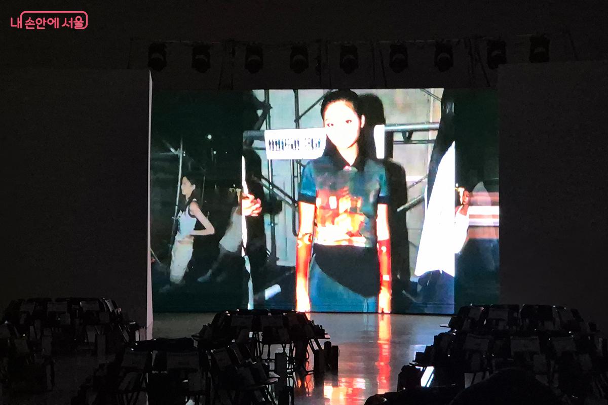 페노메논시퍼는 일상 속 직접 찍은 사진을 기반으로 창작 활동을 펼치는 부티크 캐주얼 브랜드이다. &copy;이혜숙