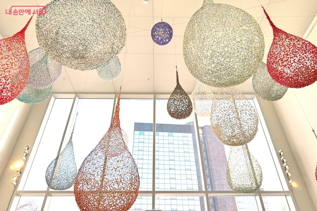 서울공예박물관에서 진행 중인 금기숙 작가 기증특별전도 실내 데이트 코스로 추천한다. ©서지희