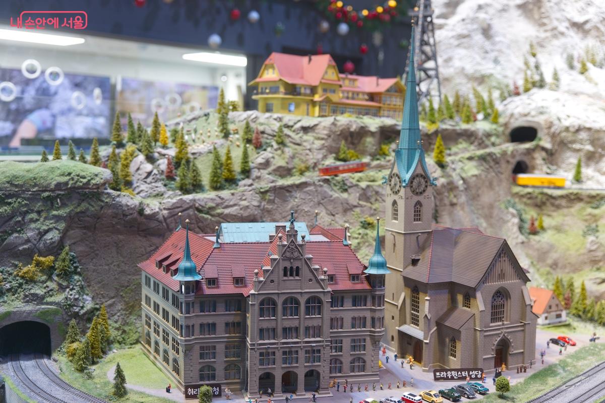 입장 후 바로 만날 수 있는 스위스관은 노원기차마을이 가장 자랑하는 명소다