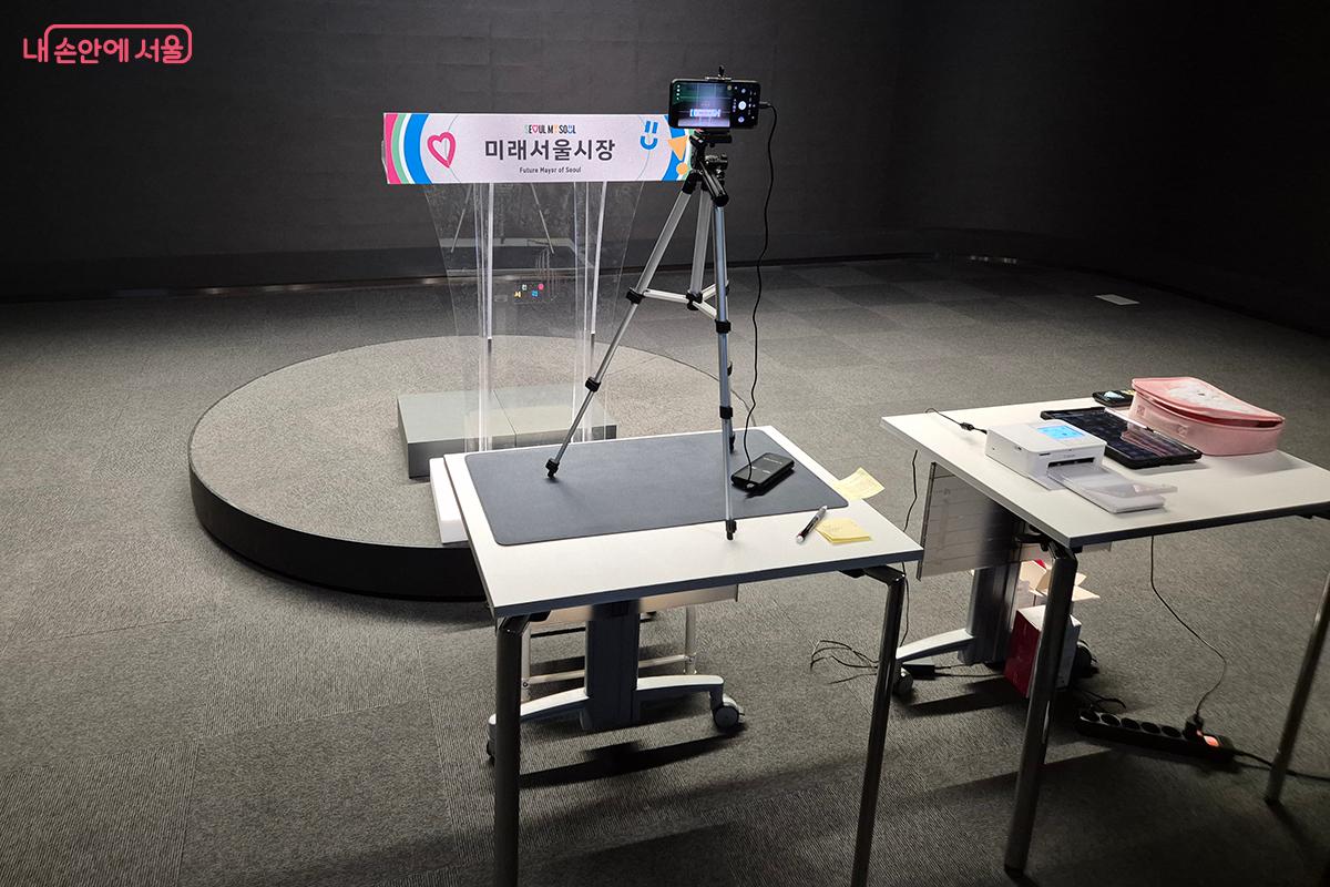 &lsquo;미래 서울시장&rsquo; 체험 부스는 참가자들이 가상 공간의 서울 시장이 되어 서울시의 정책 결정 과정에 참여하는 색다른 체험을 할 수 있다. &copy;이혜숙
