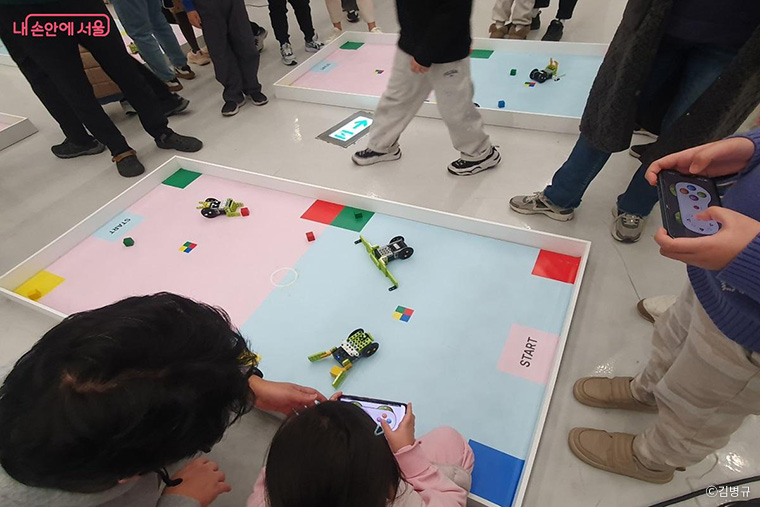 AI 백일장·사생대회와 AI 로봇 활용 가족 경진대회도 진행된다.