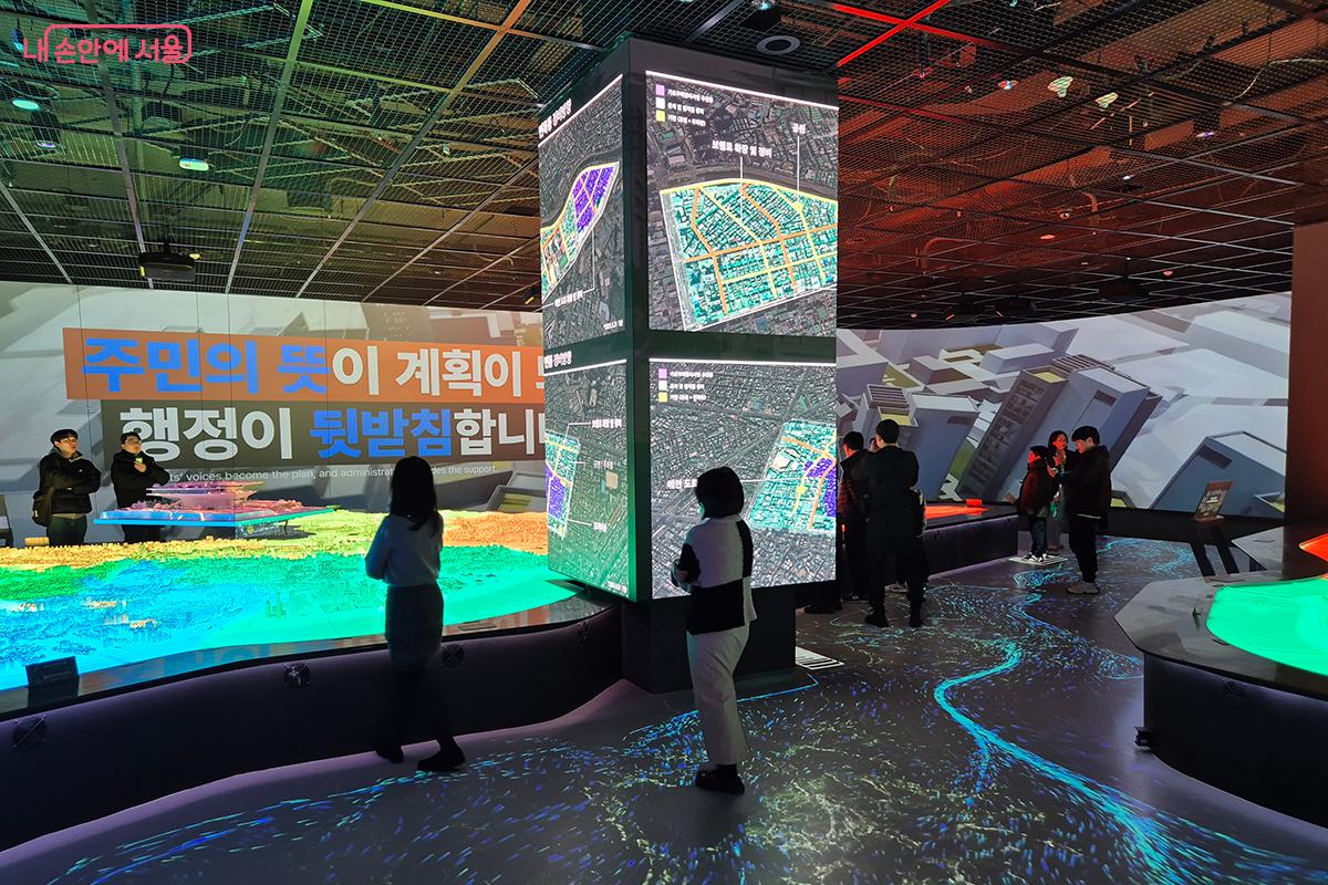 변화하는 서울의 미래 모습과 핵심 사업을 눈으로 직접 보고 체험하는 공간으로 조성되었다.