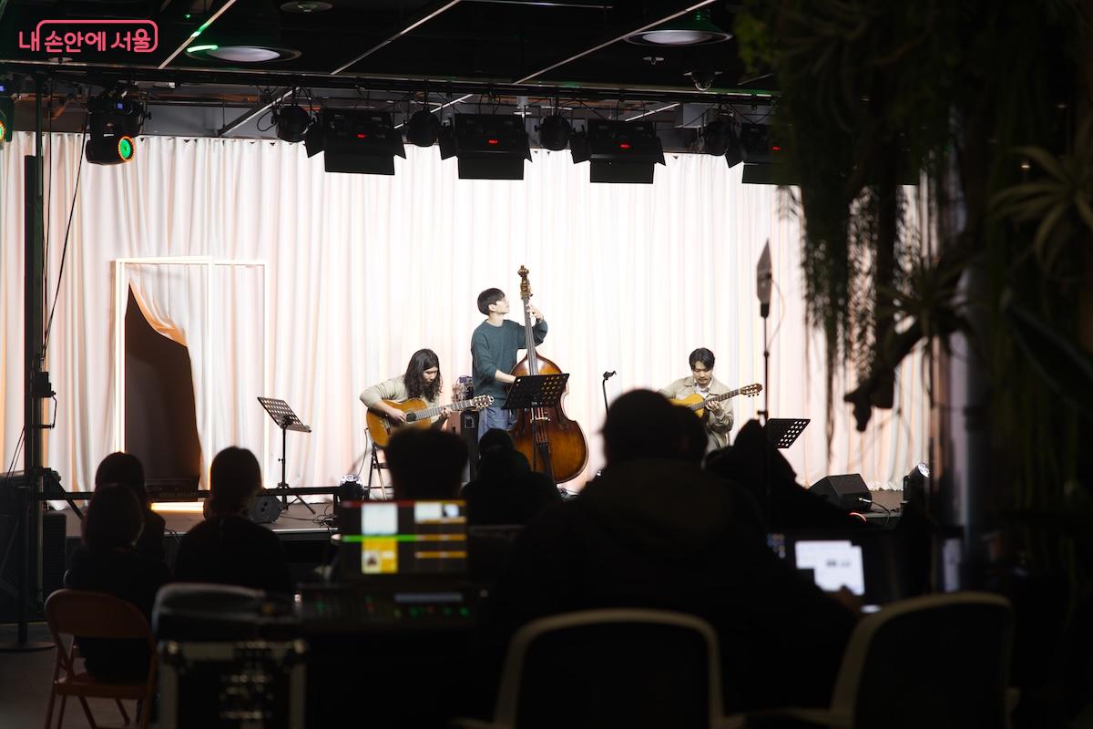 3일 동안 다양한 공연이 진행 되어 서울갤러리 탄생을 축하해줬다