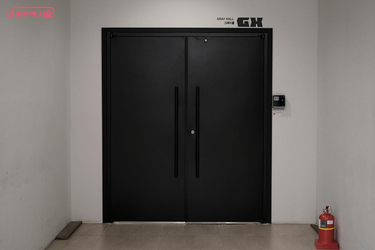 공연과 포럼의 무대, 최대 100명을 수용할 수 있는 다목적 &lsquo;그레이홀&rsquo; &copy;김아름