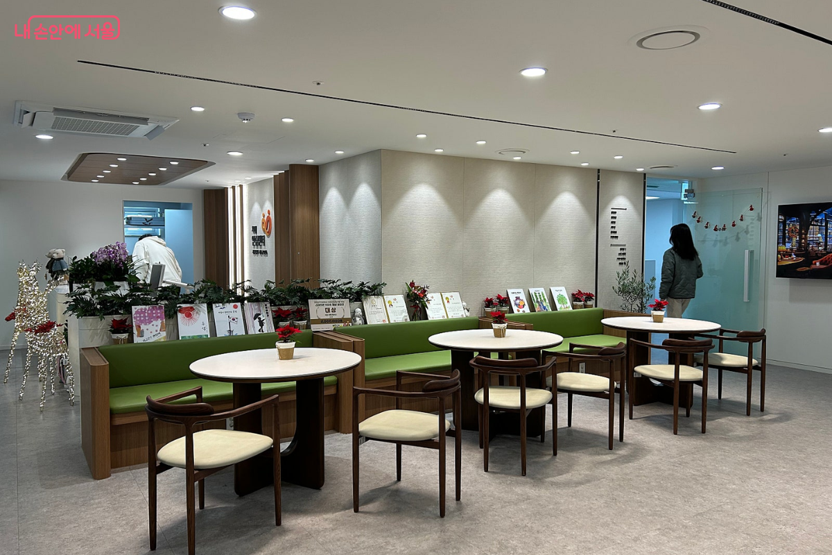 치매안심센터의 라운지 공간 &copy;류한민