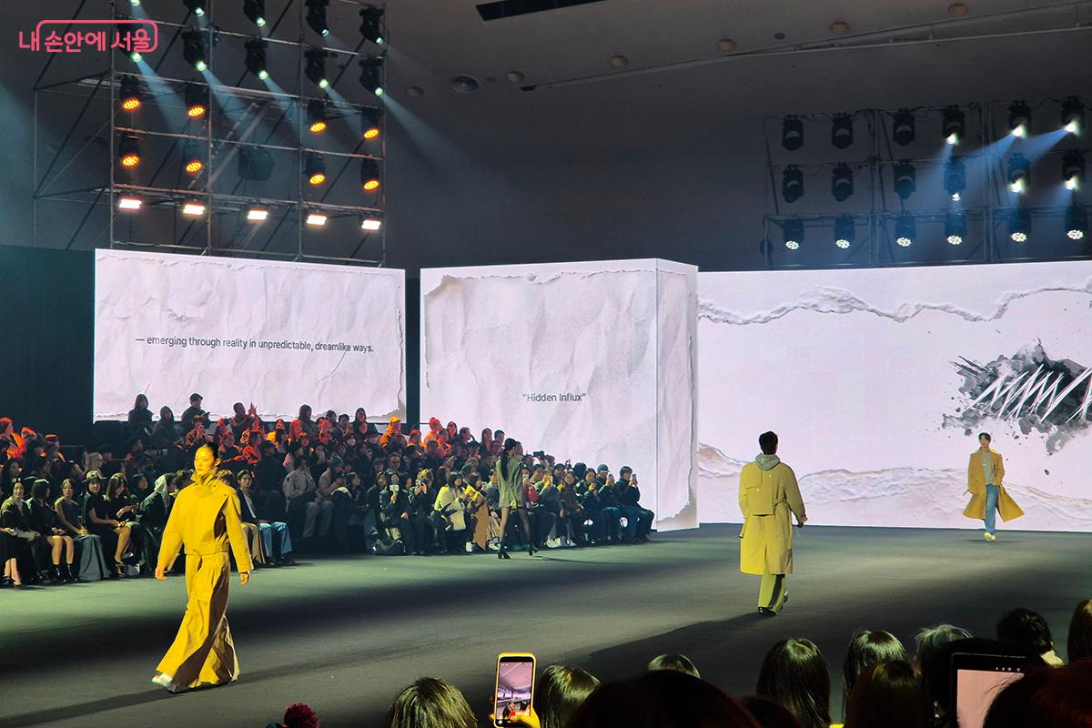 &lsquo;므아므(MMAM)&rsquo;는 의도하지 않은 무의식적인 낙서, 행동 등에서 받은 영감을 웨어러블한 아트웨어로 풀어낸다. &copy;이혜숙