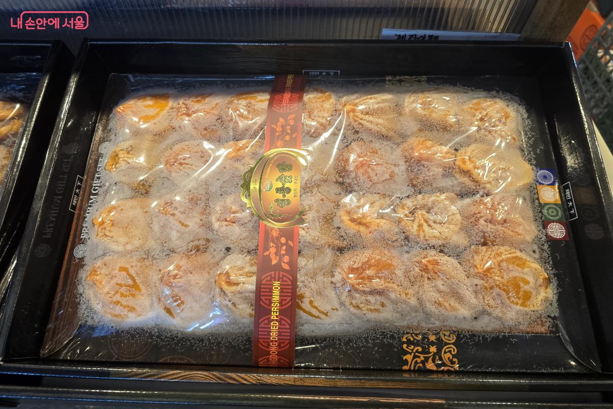 명절 차례상에 올라가는 곶감도 보인다. ⓒ조수연