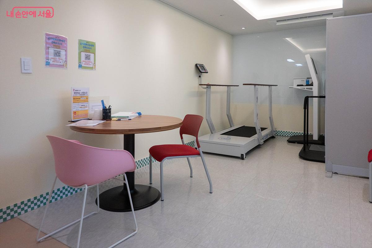 운동을 해야 한다는 말 대신, 데이터를 받고 설명을 듣는 곳 &copy;김인수