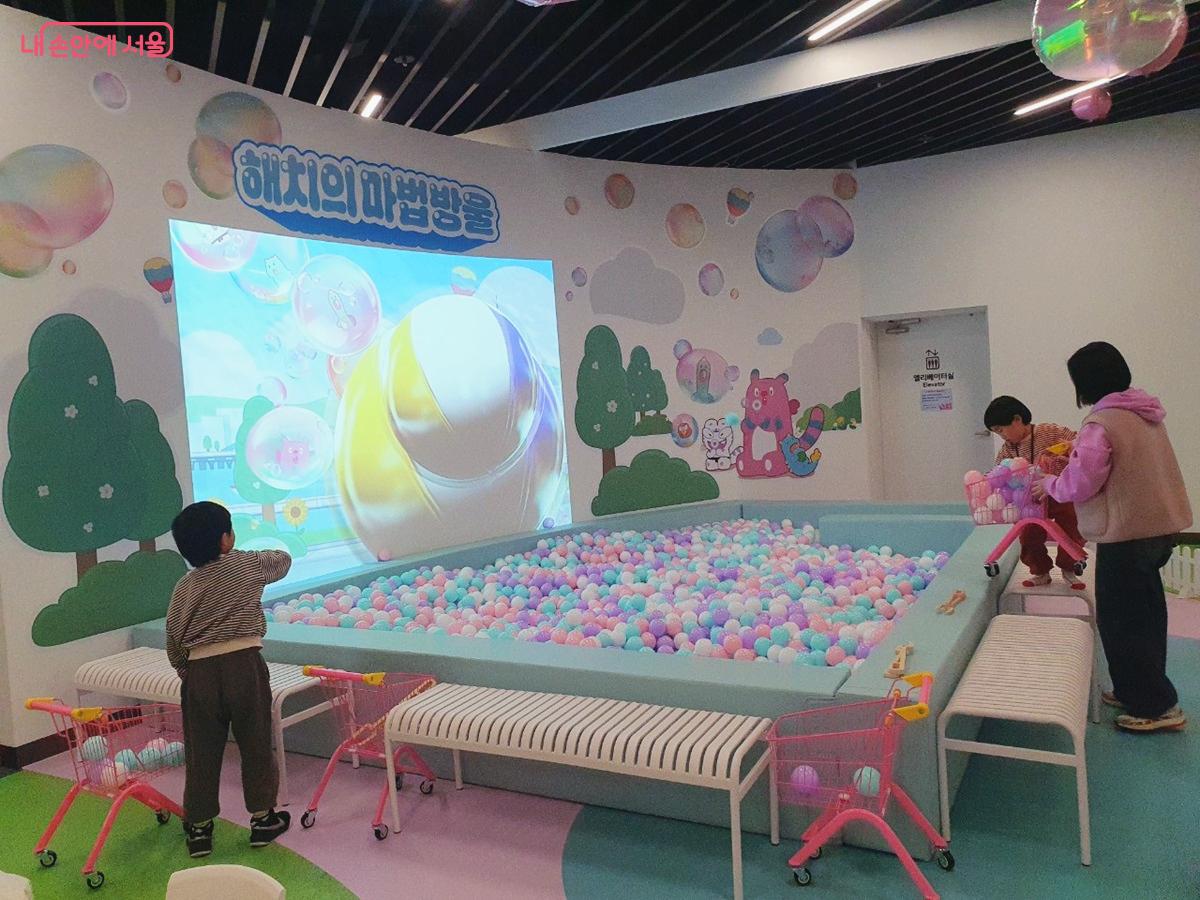 서울갤러리 키즈라운지  &lsquo;해치의 마법 방울&rsquo; &copy;엄윤주