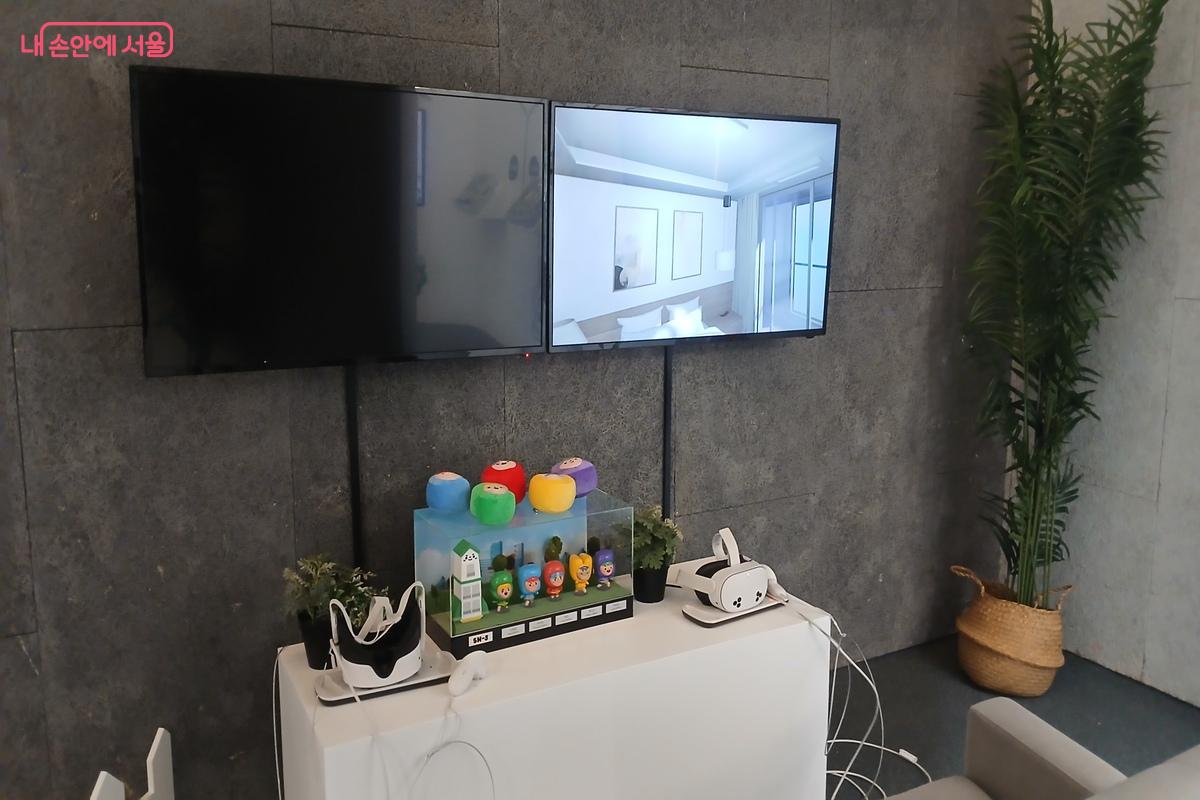 VR도구로 가상공간을 채험할 수 있는 곳ⓒ유지민