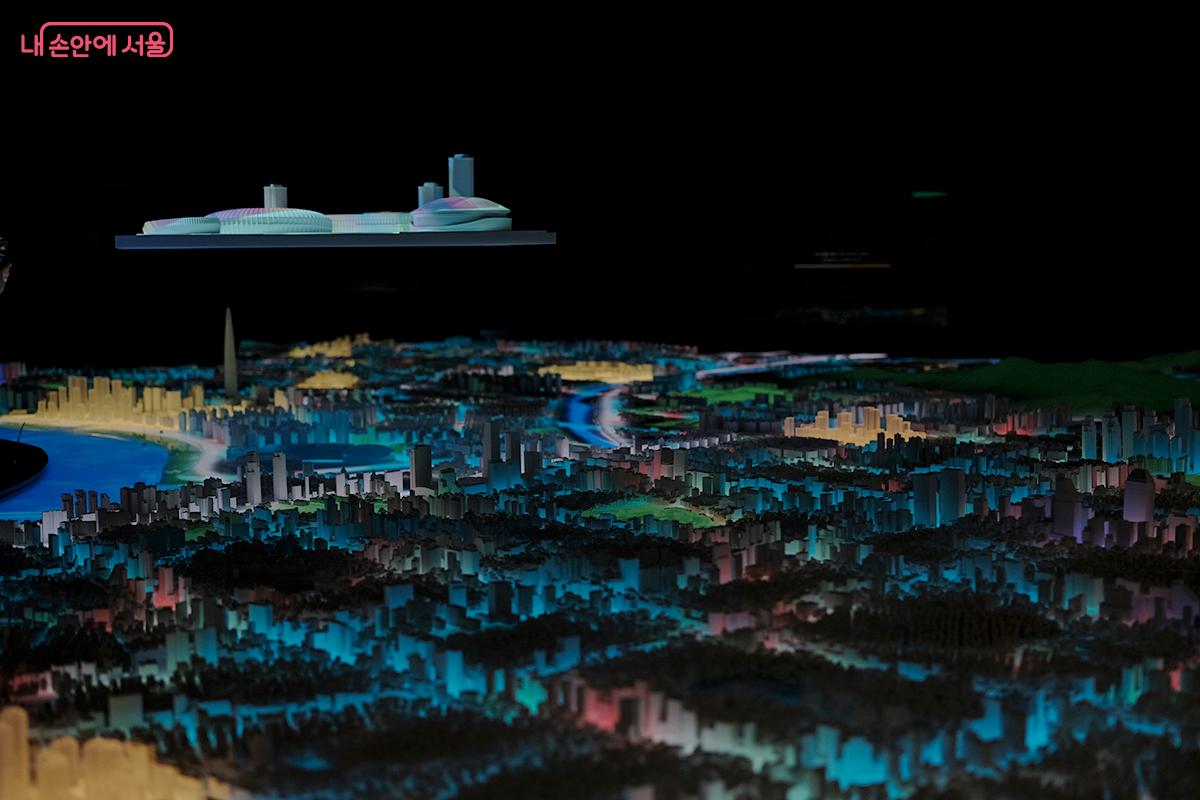 &lsquo;내가 사는 지역은 이 지도의 어디쯤에 있을까&rsquo; 찾아보는 즐거움이 있다. &copy;김아름