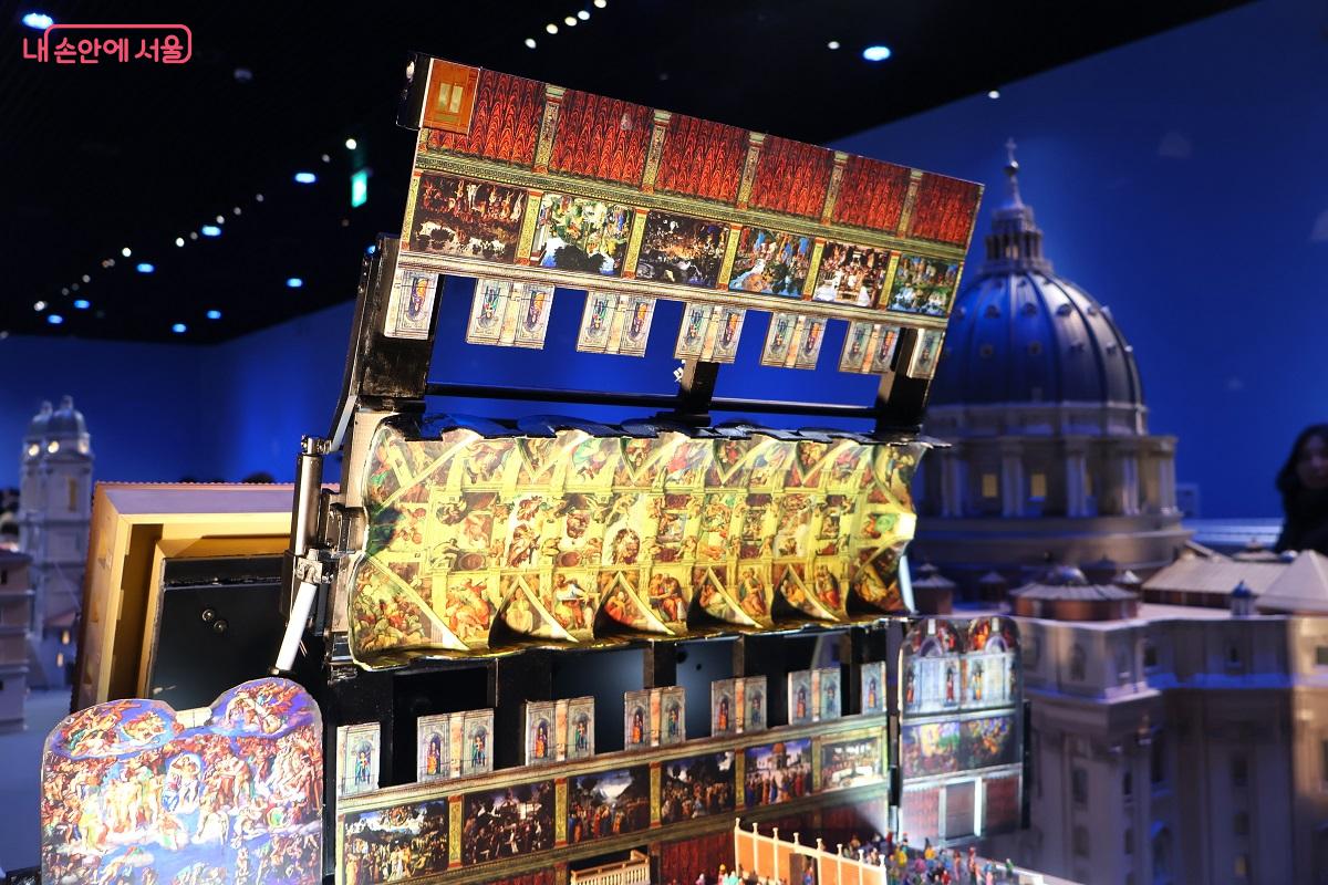 로마 시스티나 성당: 새 교황을 뽑는 회의가 열리는 공식 장로로, 천정에 미켈란젤로가 그린 거대한 천장화로 유명하다. &copy;김대진  